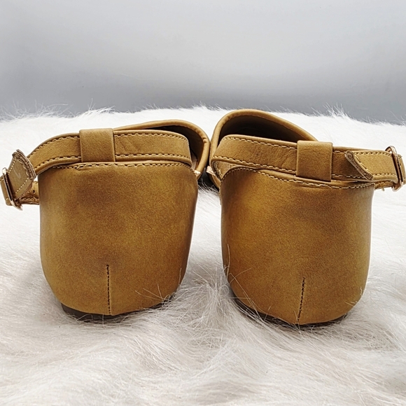 Daisy Fuentes Fall Color Flats with Feather Dangle Ankle Strap Size 7 - Picture 4 of 8